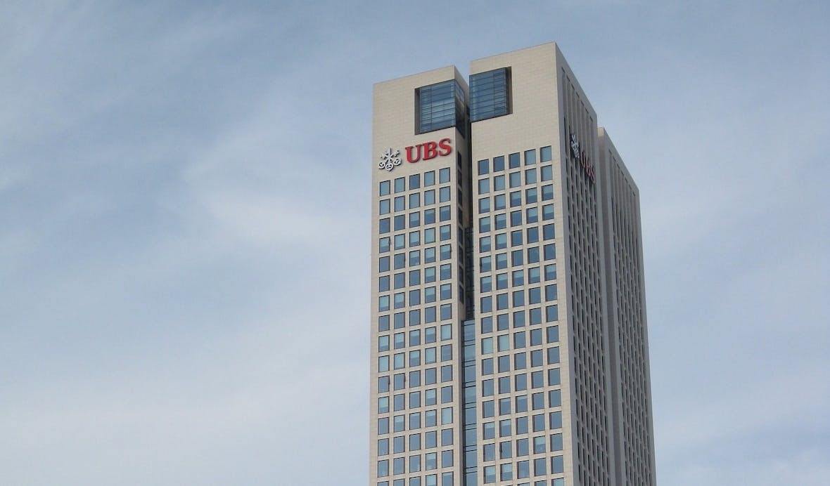 Swiss bank UBS earns better than expected