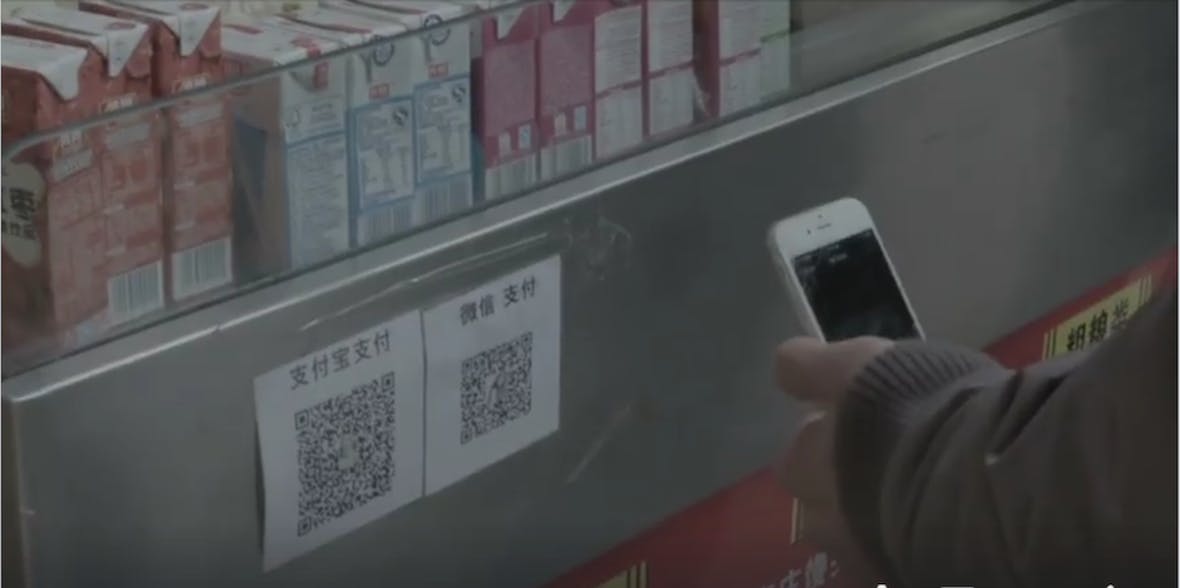 Pay for the street vendor via app: China's economy runs almost cashless