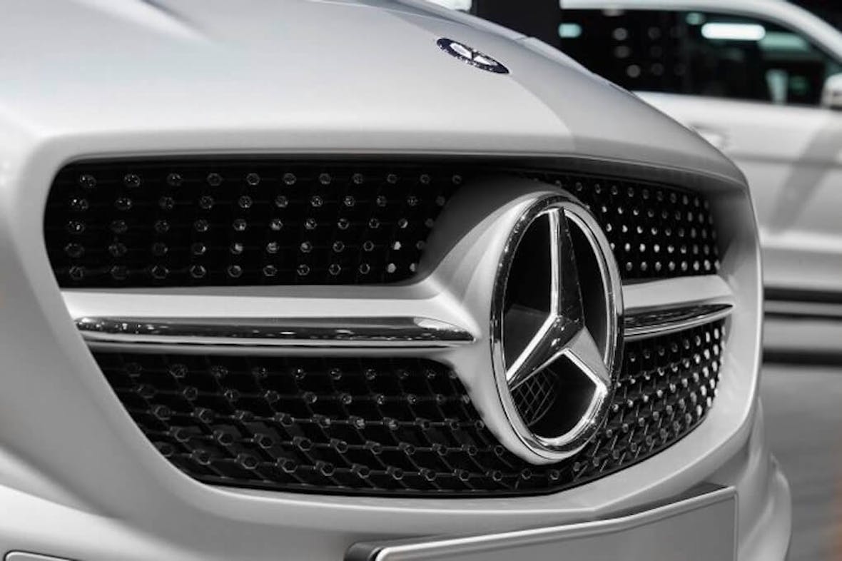 Profit warning at Daimler: Share slips to five-year low