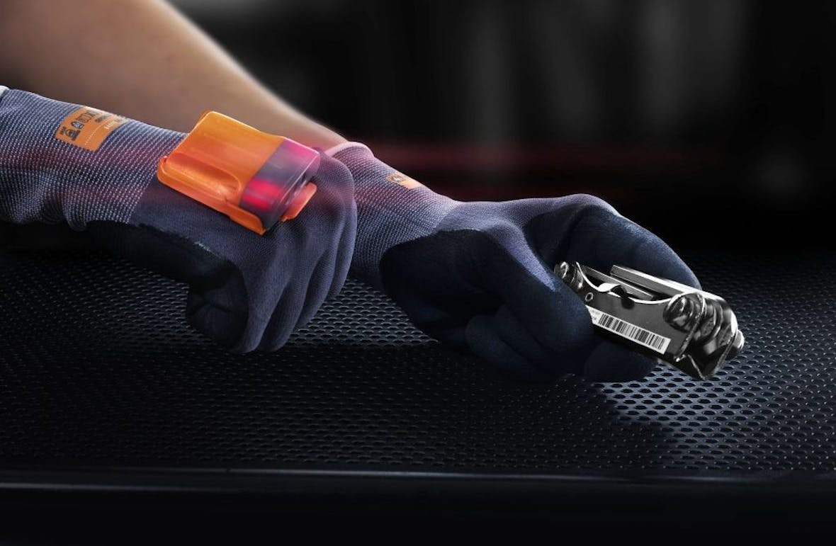 Internet of Things: A glove lowers the error rate at BMW and Ikea