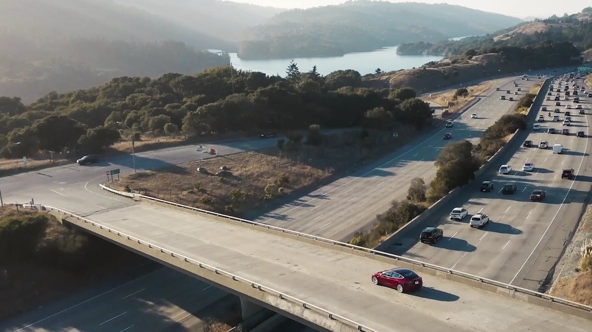 Tesla: Gegen den Trend aufwärts